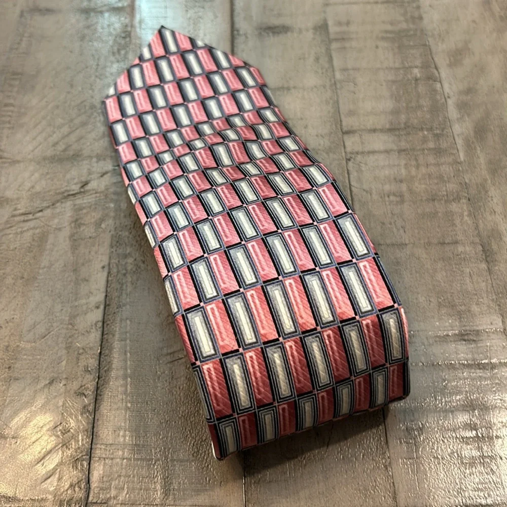 Men's Silk Neck Tie Pink/Grey Attractive Pattern Beverly Hills Polo Club